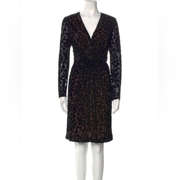 Carmen Marc Valvo Dresses & Skirts - NWOT: Carmen Marc Valvo velvet burnout dress in black. Women’s Size 4